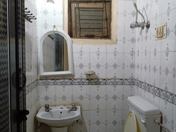 Bathroom in 2 BHK Apartment at Khirki Extension – for Rent