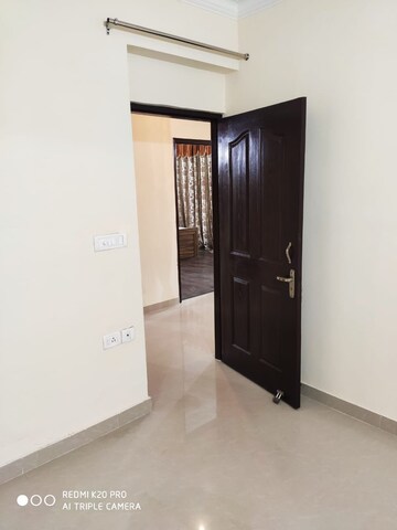 Room in 3.5 BHK Apartment at Sector 84 – for Rent