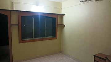 Room in 2 BHK Apartment at Goyal Enclave, Vishrantwadi – for Rent