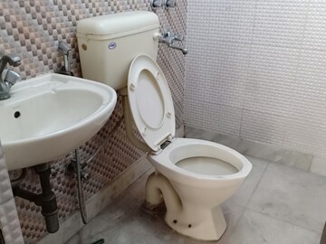 Bathroom in 2 BHK Apartment at Khirki Extension – for Rent