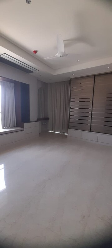Room in 3 BHK Apartment at Aparna One, Shaikpet – for Rent