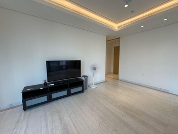 Room in 3 BHK Apartment at Lodha World One, Worli – for Rent