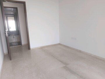Room in 3 BHK Apartment at Lokhandwala Minerva Mahalaxmi, Mahalaxmi – for Rent