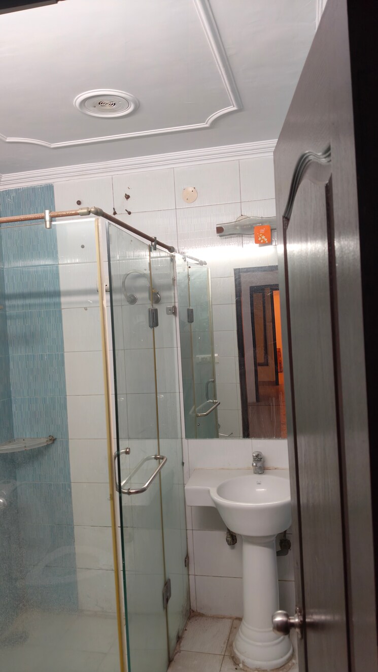 Bathroom, ambala highway 3 Bedroom 1800 Sq.Ft. Apartment In Ambala Highway Zirakpur 8248148