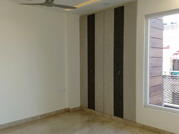 Room in 3 BHK Apartment at Green Park Extension – for Rent