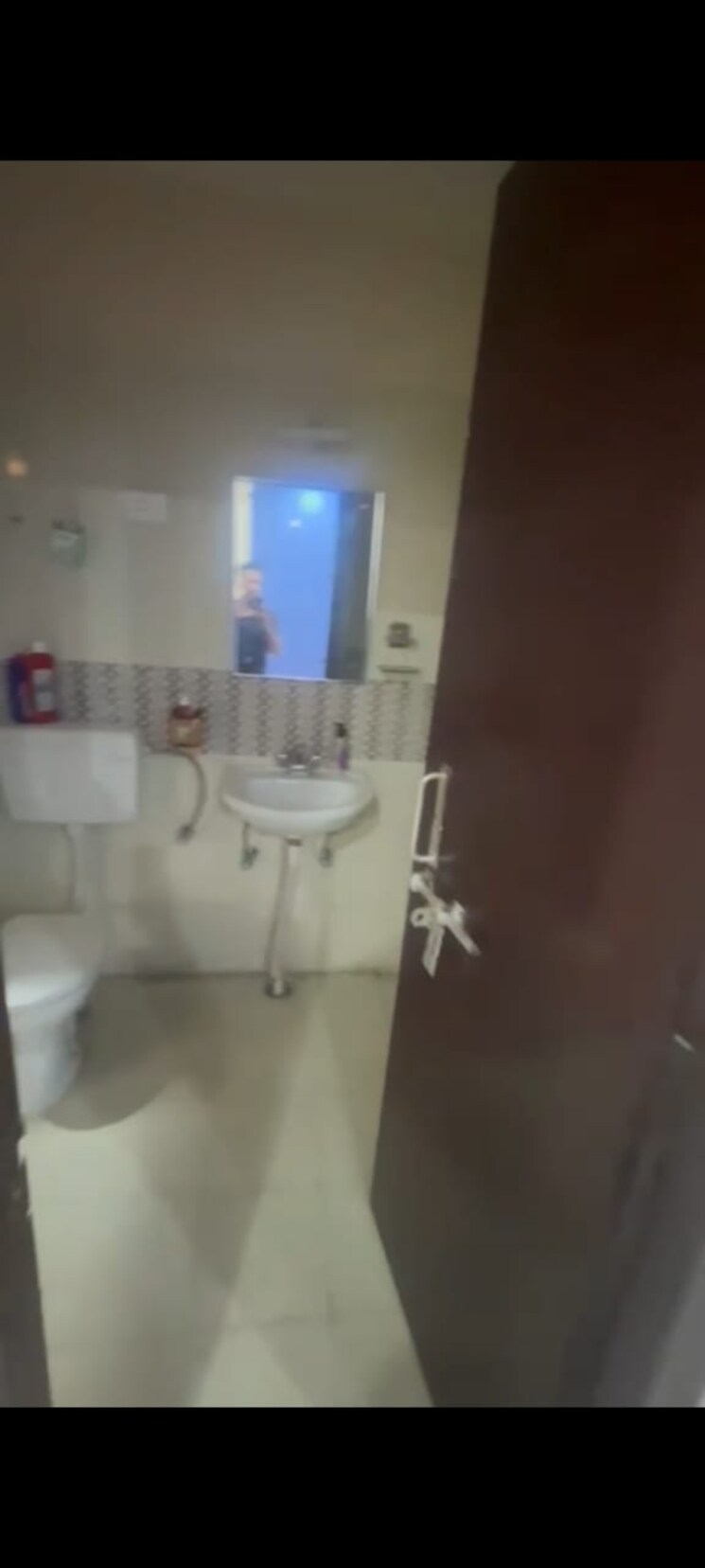 Bathroom, kursi road 3 Bedroom 1370 Sq.Ft. Apartment In Kursi Road Lucknow 8248156