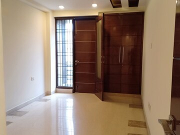 Room in 3 BHK Apartment at Green Park – for Rent