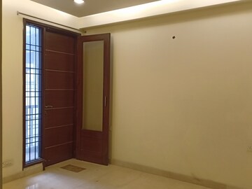 Room in 3 BHK Apartment at Green Park – for Rent