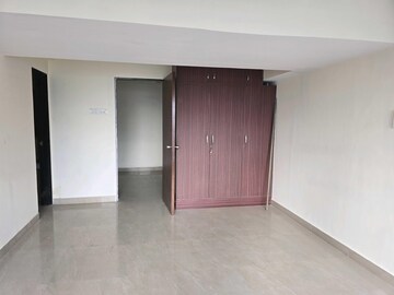 Room in 3 BHK Apartment at Chaitanya Tower, Prabhadevi – for Rent