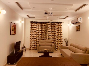 Master Bedroom in 3 BHK Apartment at Shalimar Vista, Gomti Nagar – for Rent