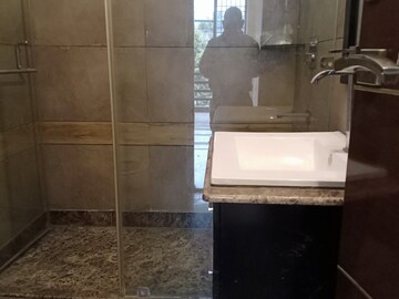Bathroom in 3 BHK Apartment at Green Park – for Sale
