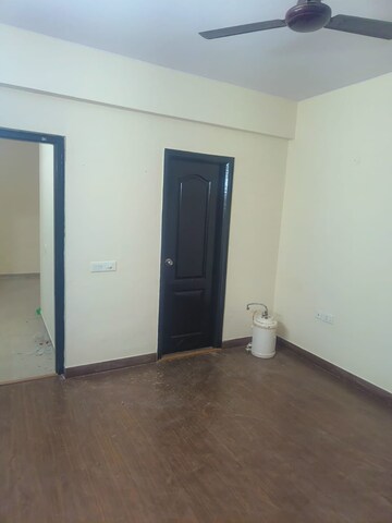 Room in 2 BHK Apartment at Ajnara Grand Heritage, Sector 74 – for Rent