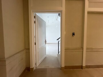 Room in 3 BHK Apartment at Indiabulls Sky Forest, Lower Parel – for Rent