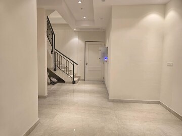 Room in 3 BHK Apartment at Indiabulls Sky Forest, Lower Parel – for Rent