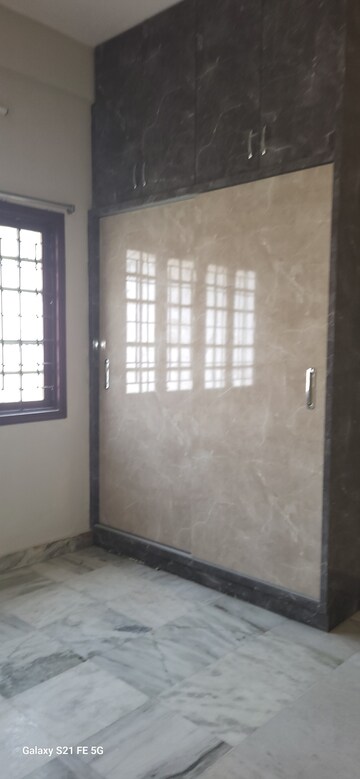 Room in 3 BHK Apartment at Kothapet – for Rent