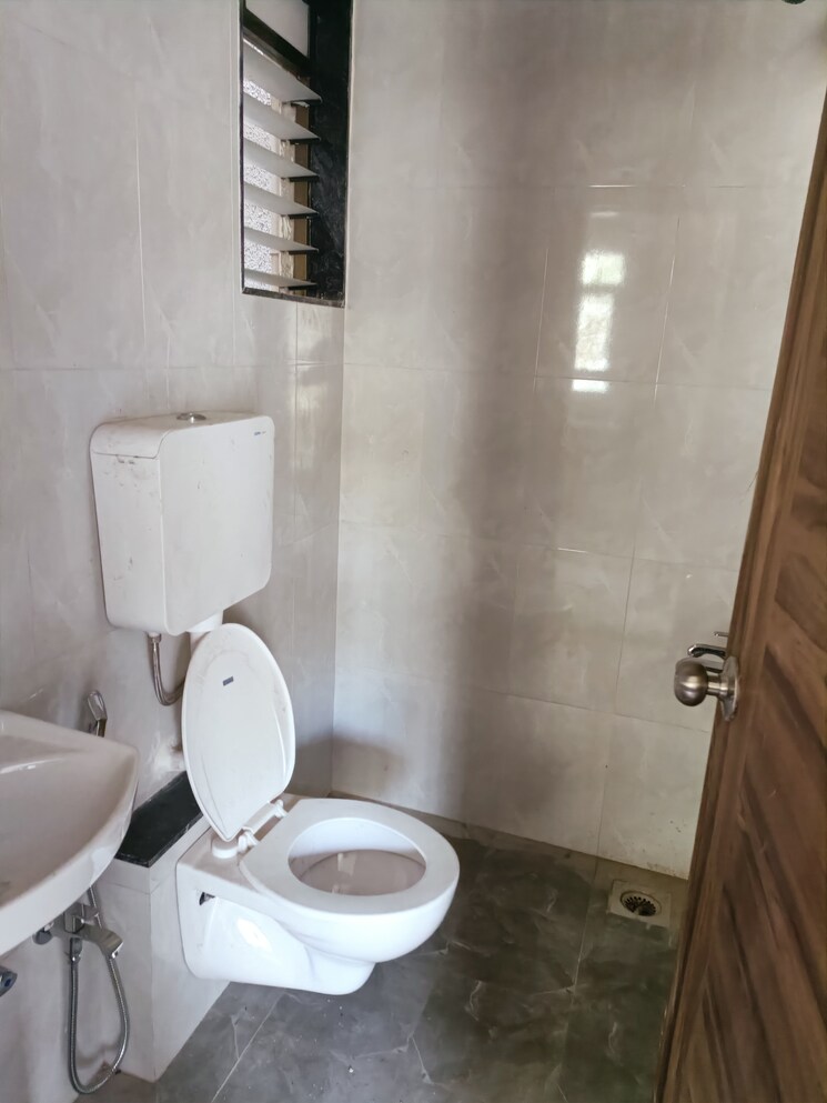 Bathroom, k-m-horizon-palms-iii 1 Bedroom 430 Sq.Ft. Apartment In Owale Thane 8248254