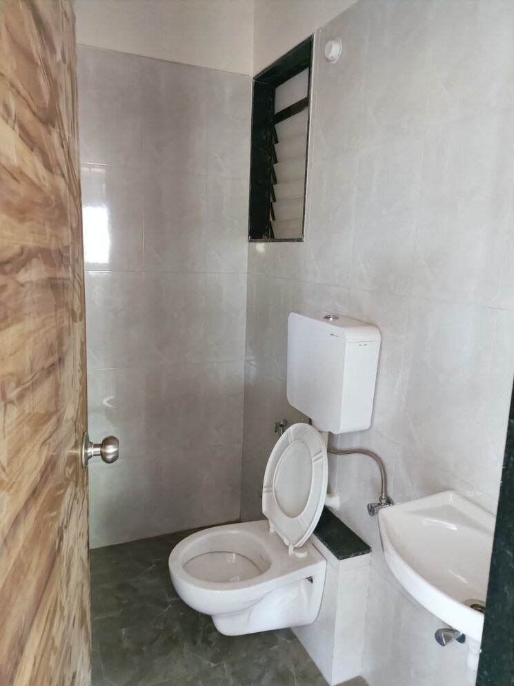 Bathroom, k-m-horizon-palms-iii 2 Bedroom 550 Sq.Ft. Apartment In Owale Thane 8248261