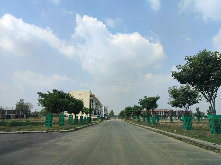 Garden, omaxe-metro-city  1641 Sq.Ft. Plot In Kalli Paschim Lucknow 8248357