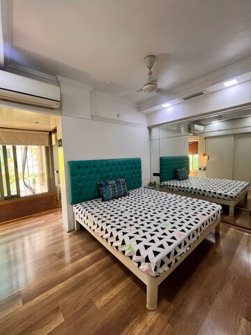 Bedroom in 3 BHK Apartment at Andheri West – for Rent