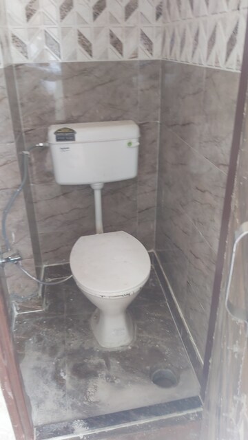 Bathroom in 2.5 BHK Builder Floor at Mayur Vihar – for Rent
