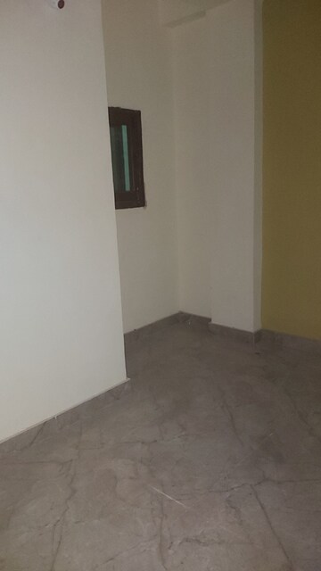 Furnished Amenities in 2.5 BHK Builder Floor at Mayur Vihar – for Rent