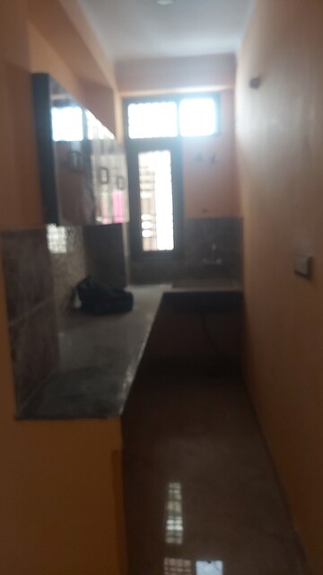 Furnished Amenities in 2.5 BHK Builder Floor at Mayur Vihar – for Rent
