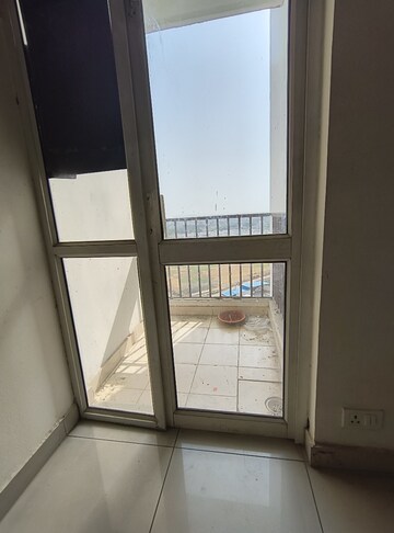 2.5 BHK Apartment For Rent in Amrapali Golf Homes, Sector 4, Greater Noida