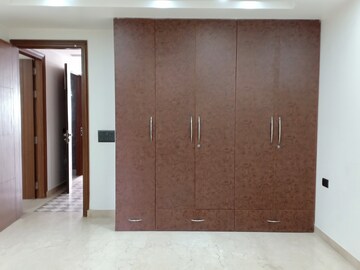 Room in 3 BHK Apartment at Green Park – for Rent