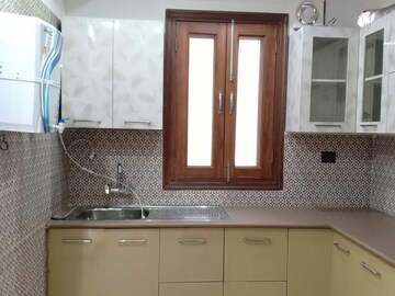 Furnished Amenities in 3 BHK Apartment at Green Park – for Rent