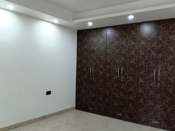 Room in 3 BHK Apartment at Green Park – for Rent