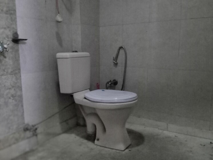 Bathroom, khirki extension 2 Bedroom 850 Sq.Ft. Apartment In Khirki Extension Delhi 8248481