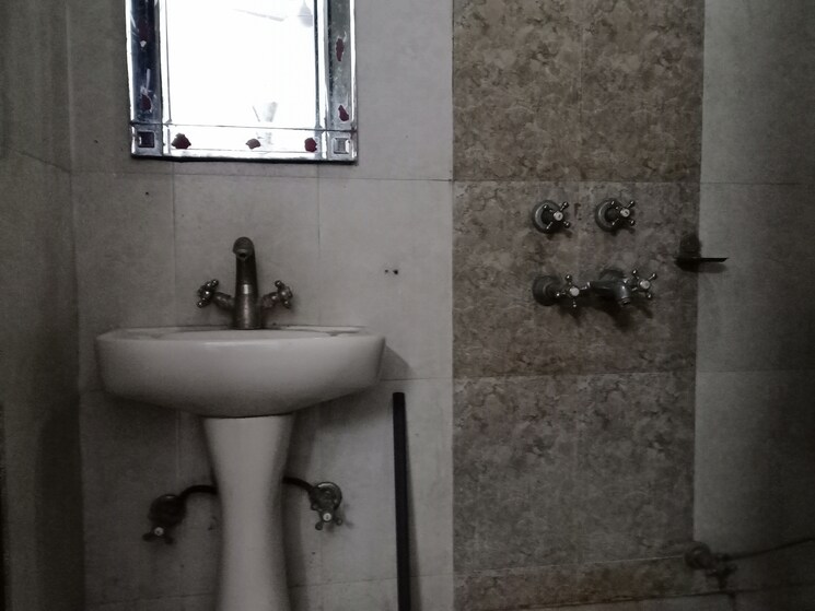 Bathroom, khirki extension 2 Bedroom 850 Sq.Ft. Apartment In Khirki Extension Delhi 8248481