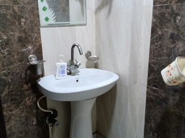Bathroom in 2 BHK Apartment at Khirki Extension – for Rent