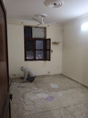 Room in 1.5 BHK Apartment at Sarita Vihar – for Rent