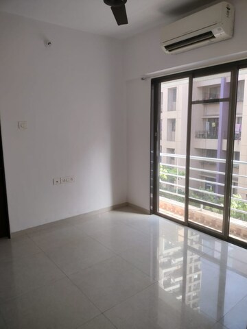 Room in 1 BHK Apartment at Dedhia Elita, Ghodbunder Road – for Rent