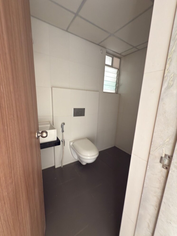 Bathroom, godrej-emerald 2 Bedroom 721 Sq.Ft. Apartment In Ghodbunder Road Thane 8248605