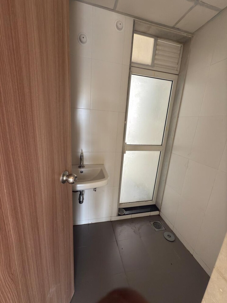 Bathroom, godrej-emerald 2 Bedroom 721 Sq.Ft. Apartment In Ghodbunder Road Thane 8248605