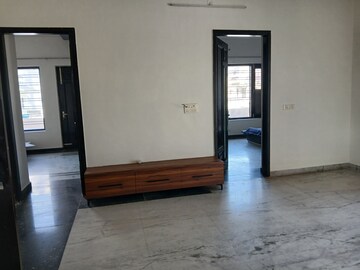 Room in 3 BHK Builder Floor at Sector 14 – for Rent