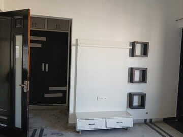 Furnished Amenities in 3 BHK Builder Floor at Sector 14 – for Rent