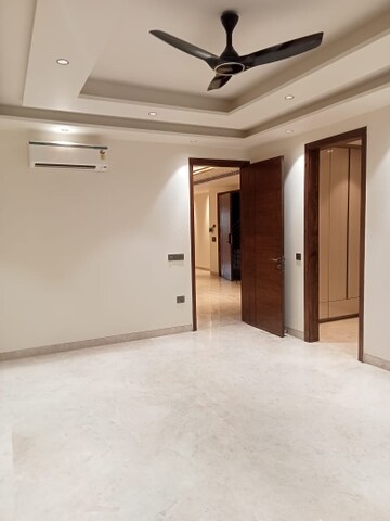 Room in 3 BHK Builder Floor at Sector 15 ii – for Rent