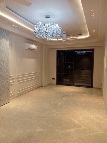 Room in 3 BHK Builder Floor at Sector 15 ii – for Rent