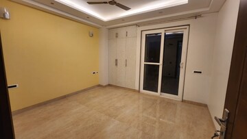 Room in 4 BHK Builder Floor at Sector 15i – for Rent