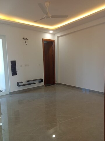 Room in 3 BHK Builder Floor at Sector 15i – for Rent