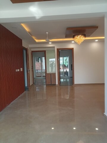 Room in 3 BHK Builder Floor at Sector 15i – for Rent