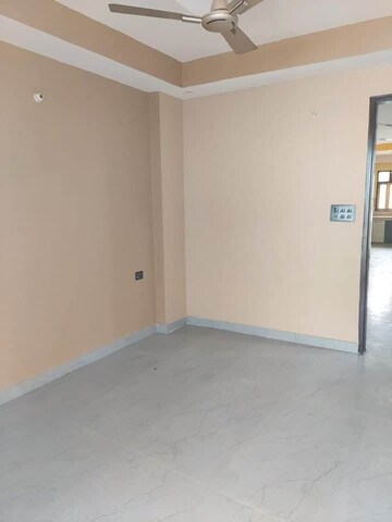 Room in 3 BHK Builder Floor at Sector 15 ii – for Rent