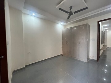 Room in 3 BHK Builder Floor at Sector 15 ii – for Rent