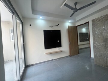 Room in 3 BHK Builder Floor at Sector 15 ii – for Rent