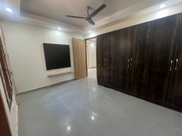 Room in 3 BHK Builder Floor at Sector 15 ii – for Rent