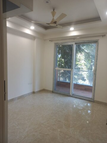 Room in 3 BHK Builder Floor at Sector 15i – for Rent