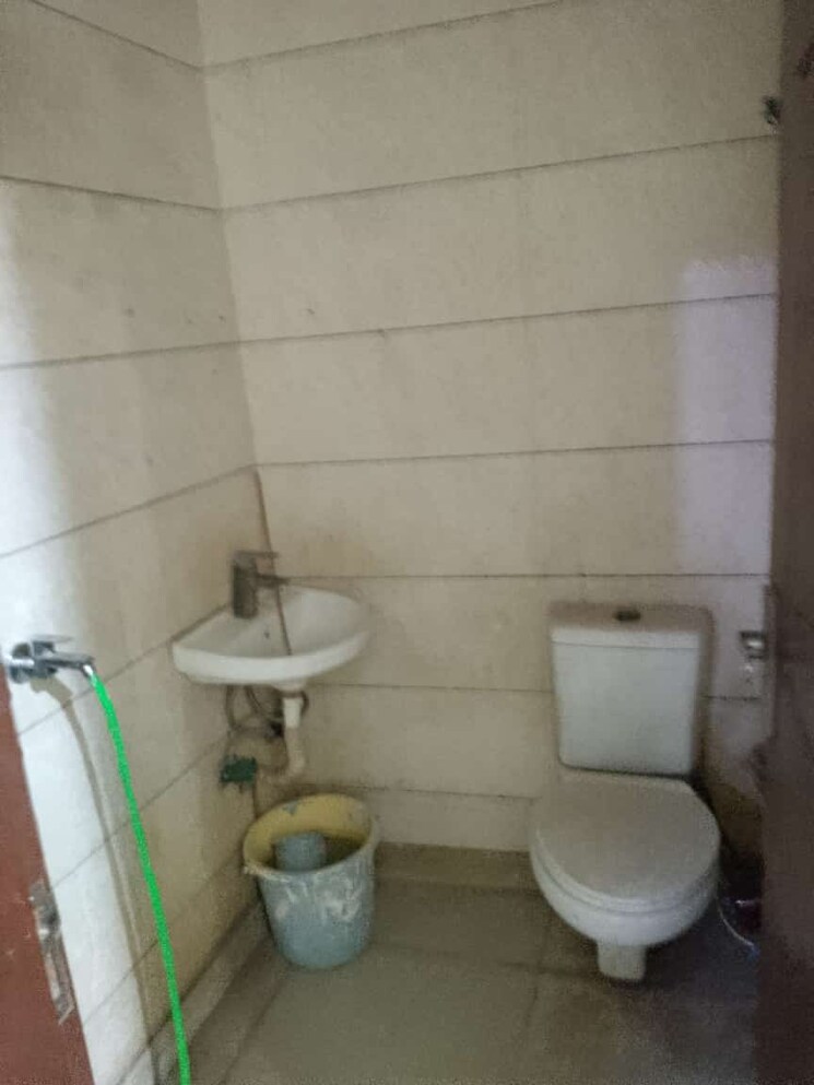 Bathroom, shastri nagar 3 Bedroom 900 Sq.Ft. Builder Floor In Shastri Nagar Delhi 8248921